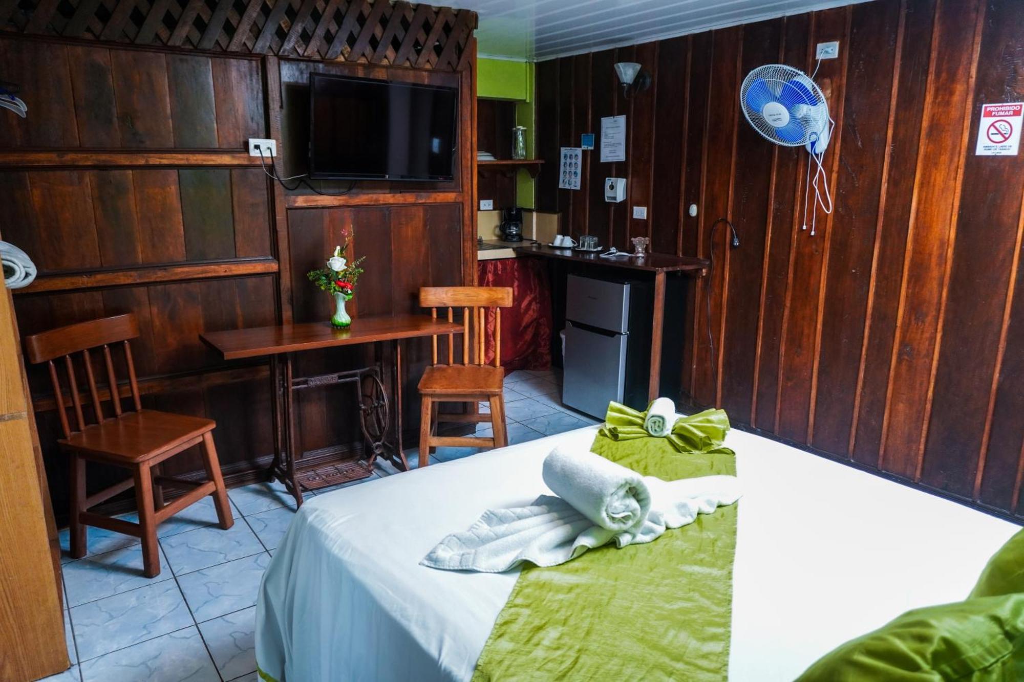 Hospedaje Angeluz Quesada  Exteriér fotografie